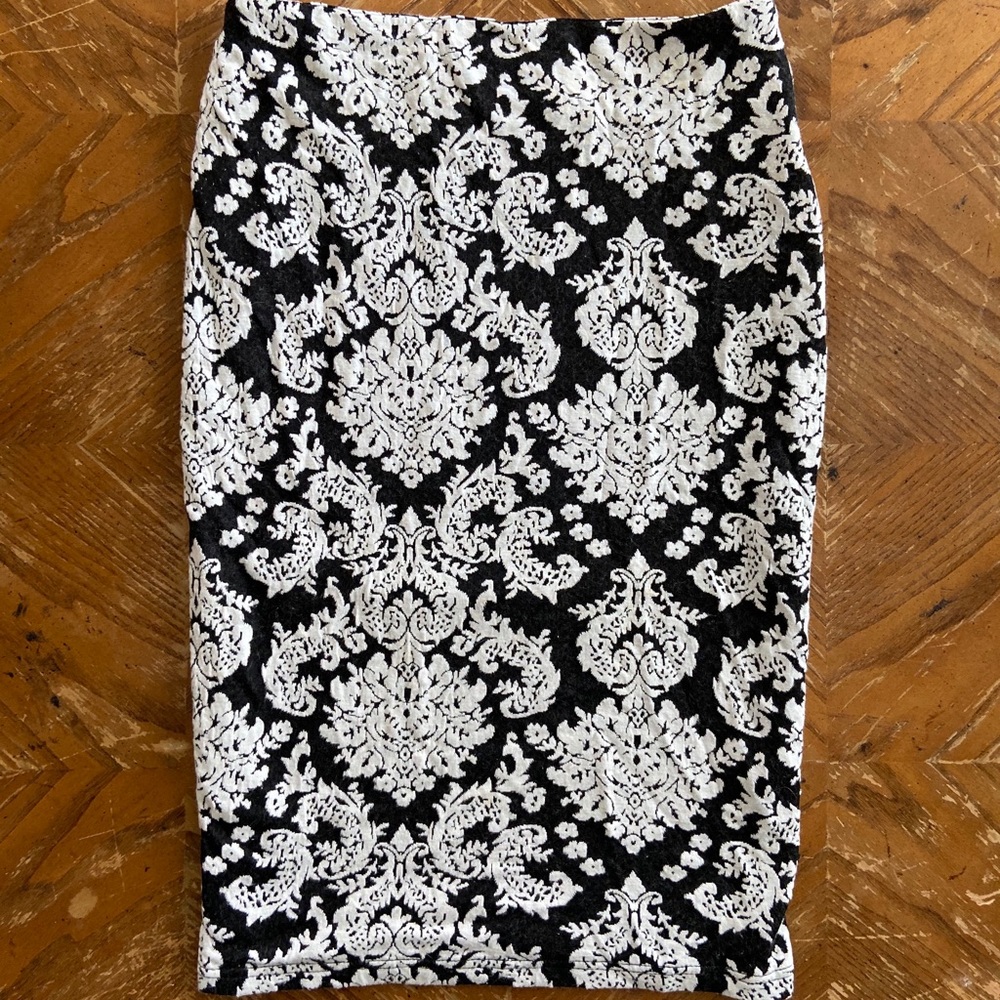 Black and white pencil skirt